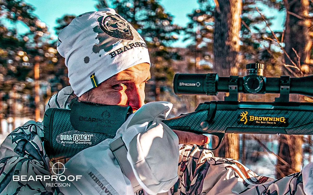 Annonse med Bearproof Precision montert på en rifle